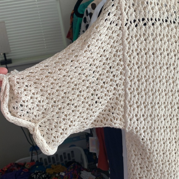 H&M Cream Crochet Short Sleeve Top - EUC Size Medium - Picture 2 of 7